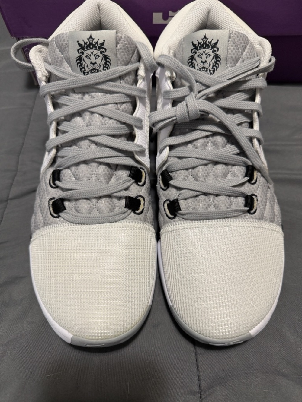 Nike LeBron James Witness VIII White Light Grey Black FB2239-100 Men's Size 10.5 - Picture 7 of 9
